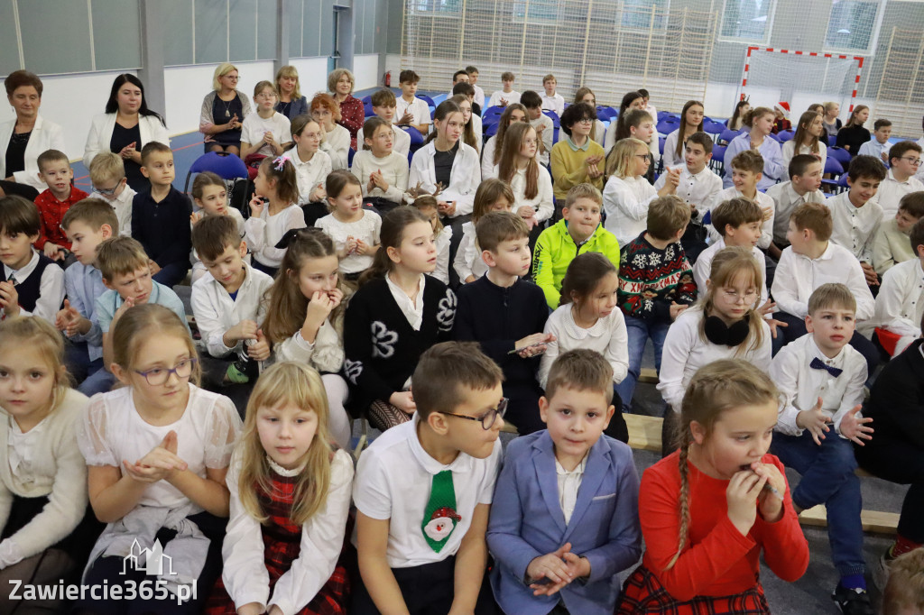Fotorelacja: Uroczyste otwarcie hali sportowej przy Sp13 w Zawierciu