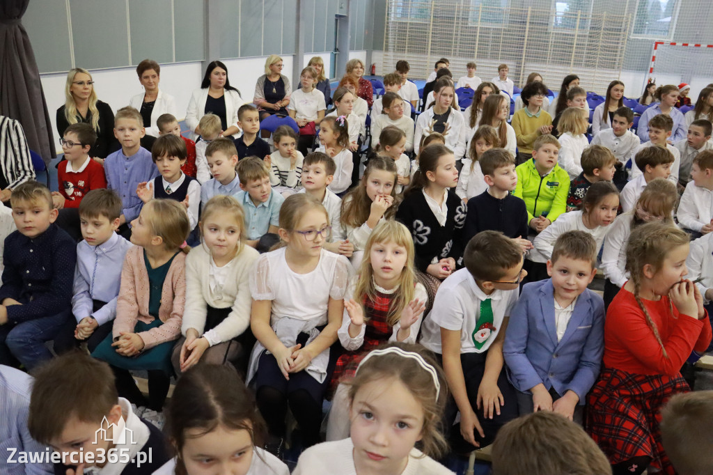 Fotorelacja: Uroczyste otwarcie hali sportowej przy Sp13 w Zawierciu