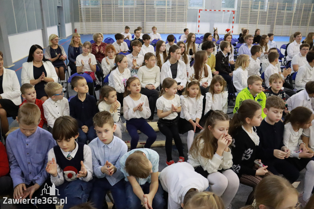 Fotorelacja: Uroczyste otwarcie hali sportowej przy Sp13 w Zawierciu