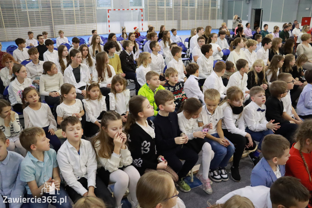 Fotorelacja: Uroczyste otwarcie hali sportowej przy Sp13 w Zawierciu