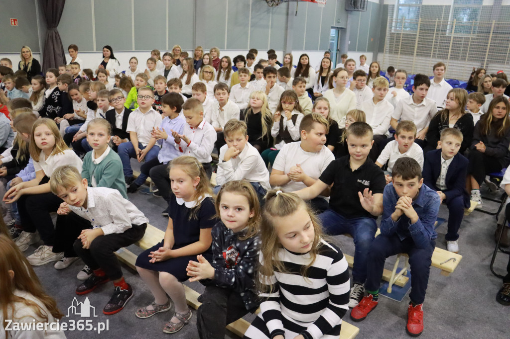 Fotorelacja: Uroczyste otwarcie hali sportowej przy Sp13 w Zawierciu