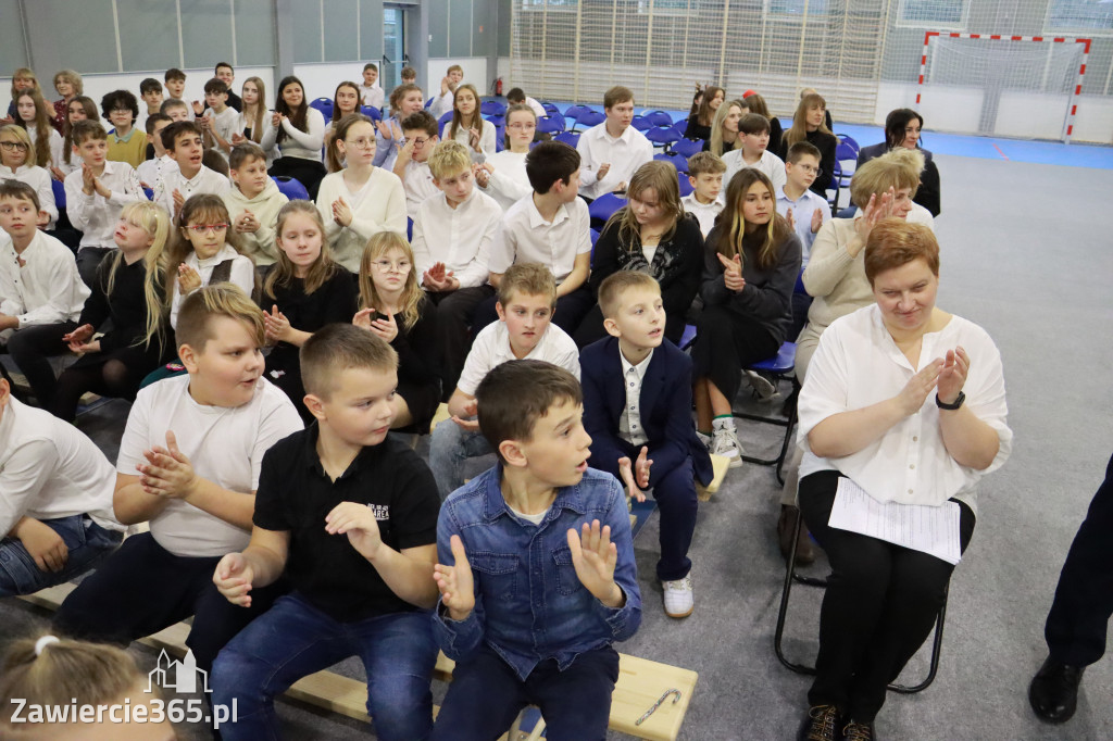 Fotorelacja: Uroczyste otwarcie hali sportowej przy Sp13 w Zawierciu