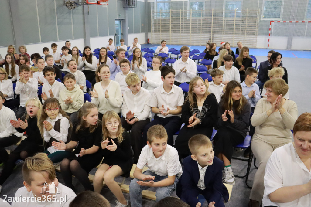 Fotorelacja: Uroczyste otwarcie hali sportowej przy Sp13 w Zawierciu