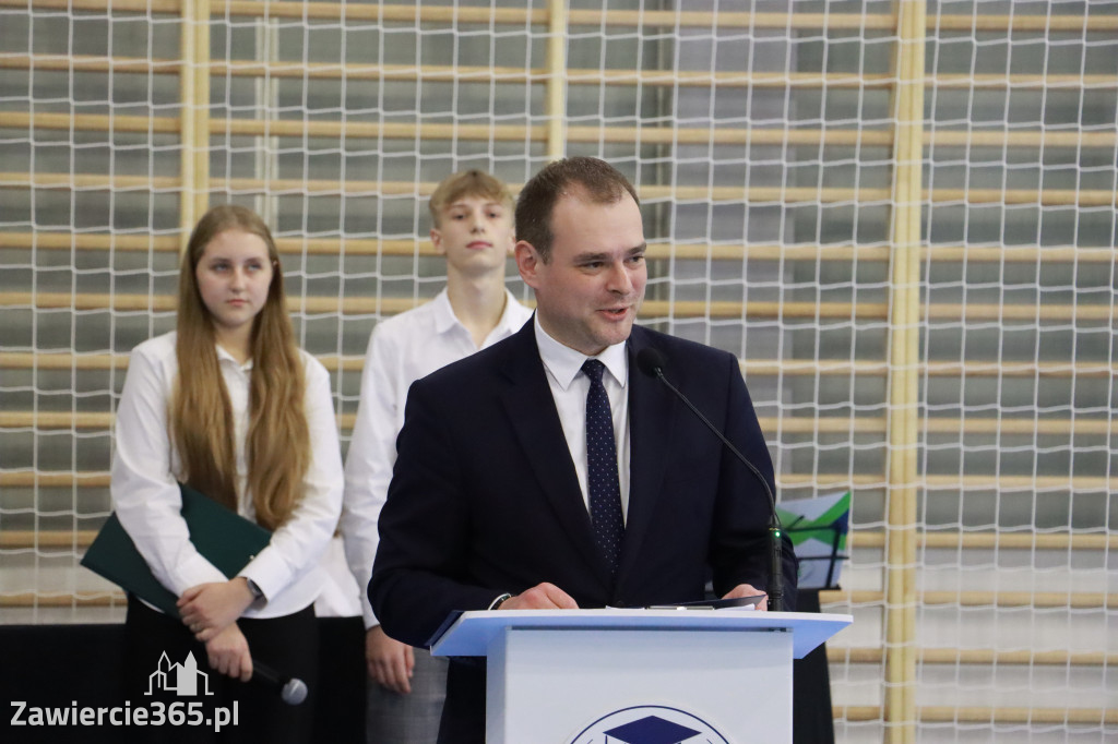 Fotorelacja: Uroczyste otwarcie hali sportowej przy Sp13 w Zawierciu