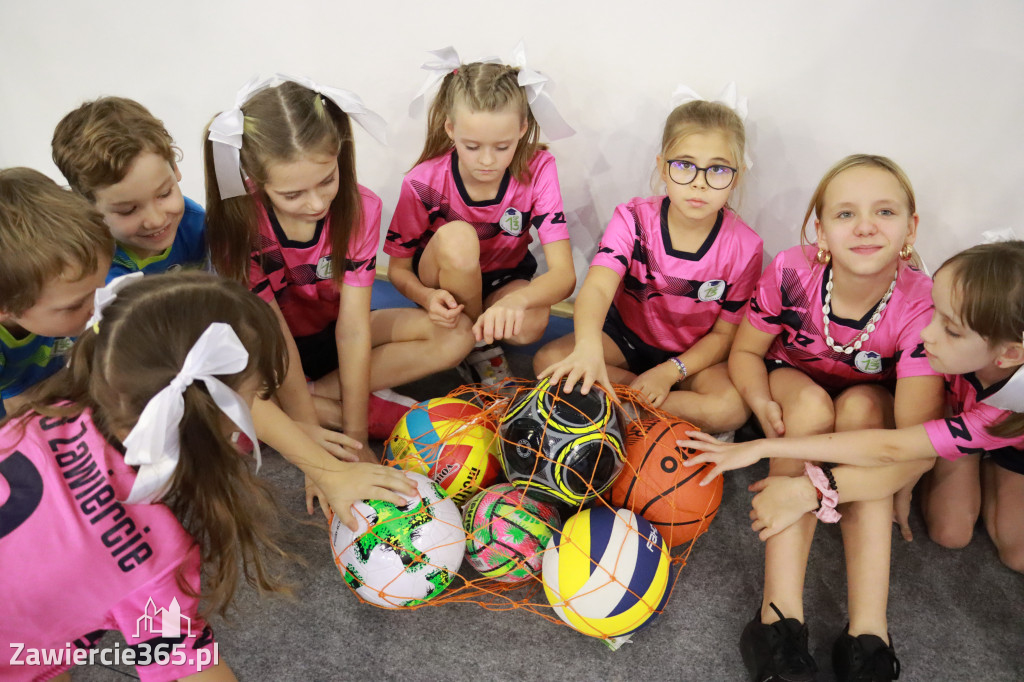 Fotorelacja: Uroczyste otwarcie hali sportowej przy Sp13 w Zawierciu