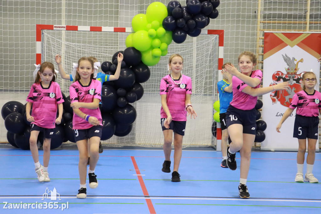 Fotorelacja: Uroczyste otwarcie hali sportowej przy Sp13 w Zawierciu