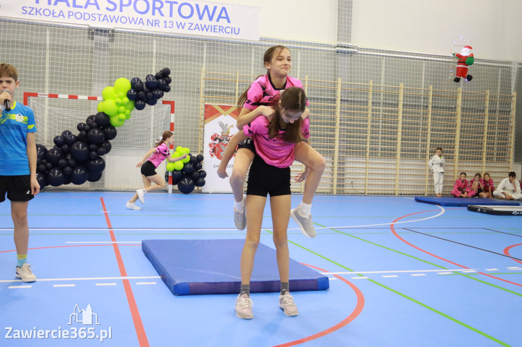 Fotorelacja: Uroczyste otwarcie hali sportowej przy Sp13 w Zawierciu