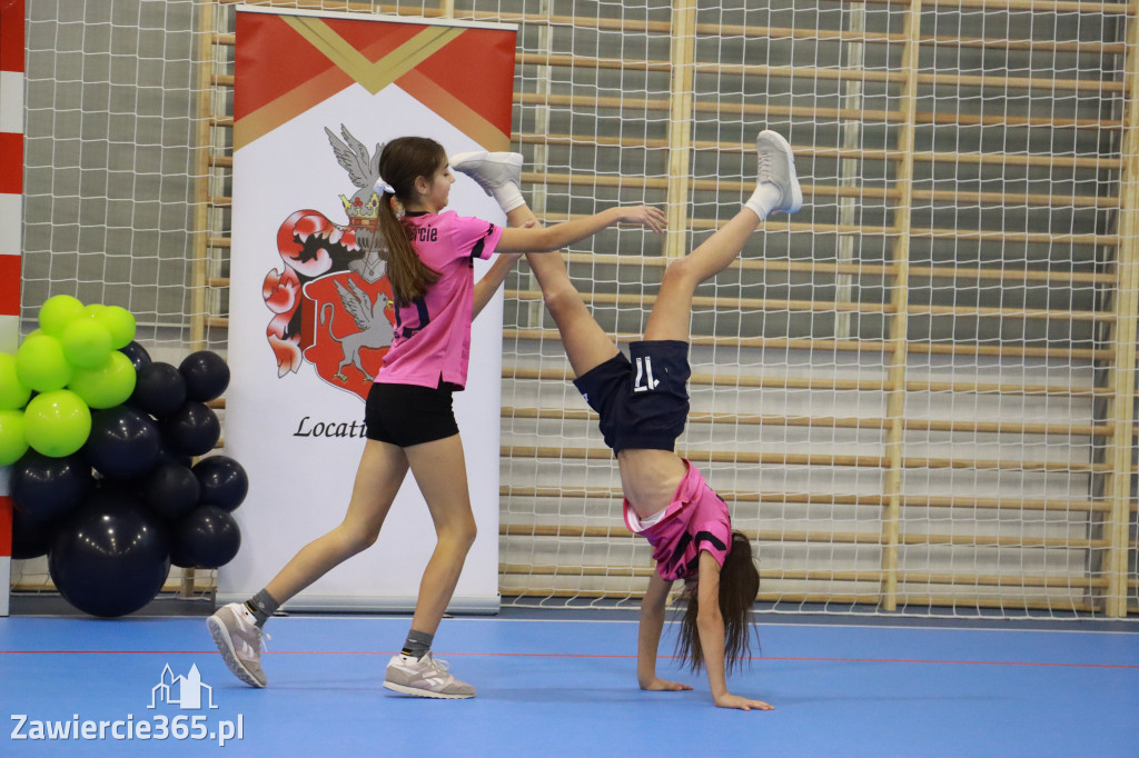 Fotorelacja: Uroczyste otwarcie hali sportowej przy Sp13 w Zawierciu