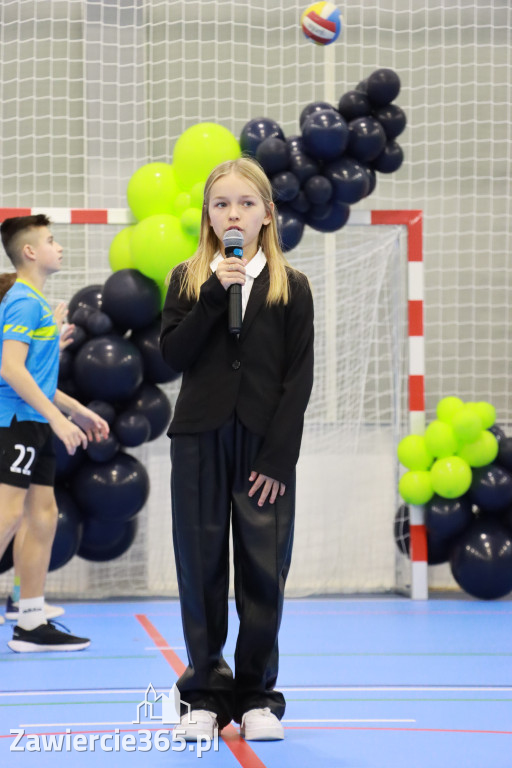 Fotorelacja: Uroczyste otwarcie hali sportowej przy Sp13 w Zawierciu