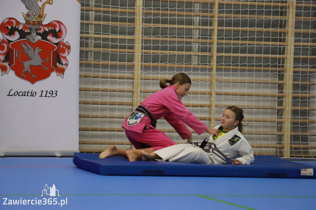 Fotorelacja: Uroczyste otwarcie hali sportowej przy Sp13 w Zawierciu