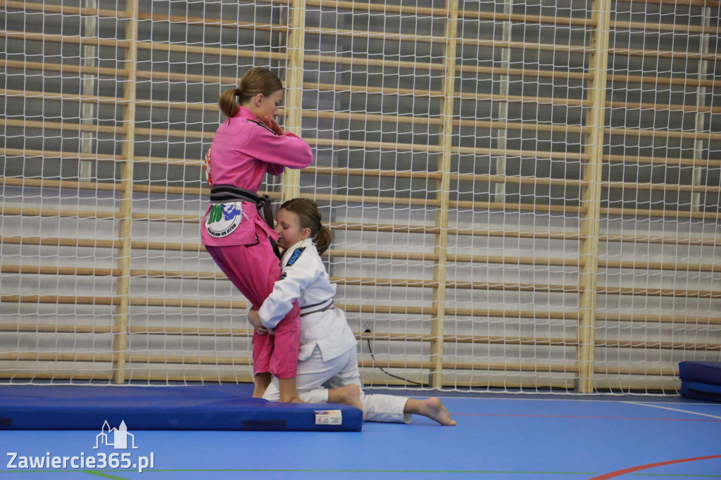 Fotorelacja: Uroczyste otwarcie hali sportowej przy Sp13 w Zawierciu