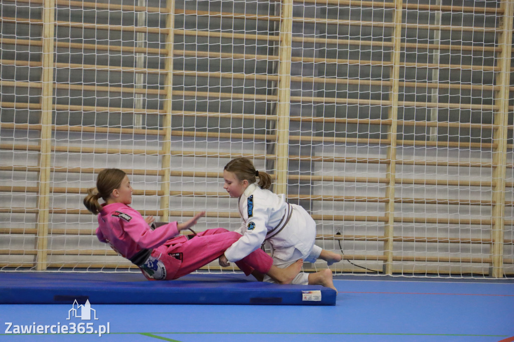 Fotorelacja: Uroczyste otwarcie hali sportowej przy Sp13 w Zawierciu