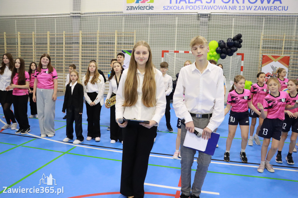 Fotorelacja: Uroczyste otwarcie hali sportowej przy Sp13 w Zawierciu