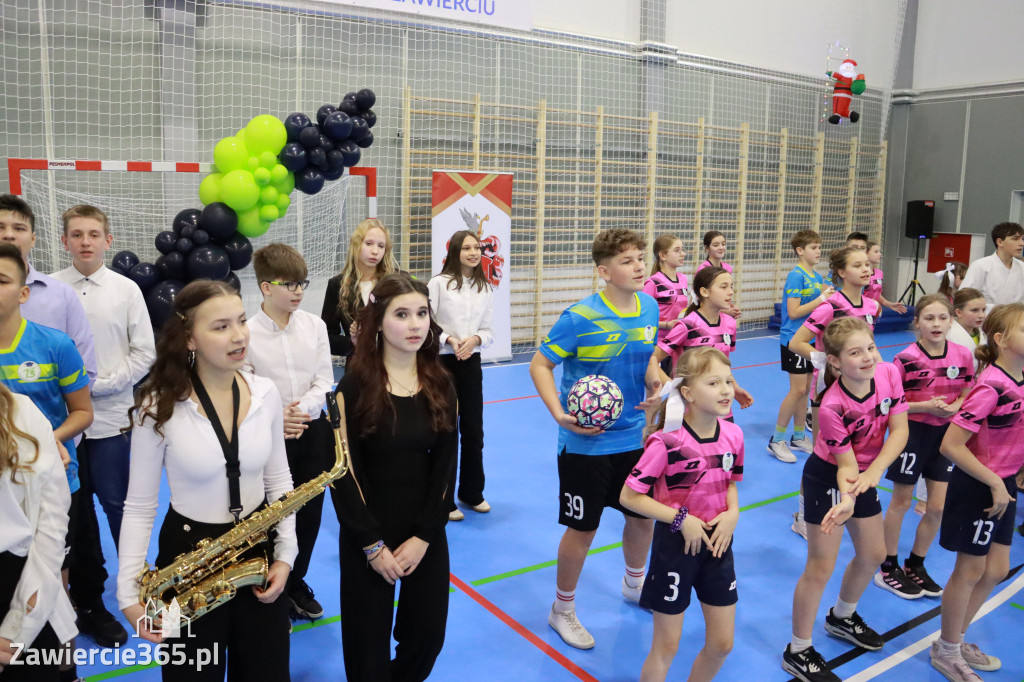 Fotorelacja: Uroczyste otwarcie hali sportowej przy Sp13 w Zawierciu