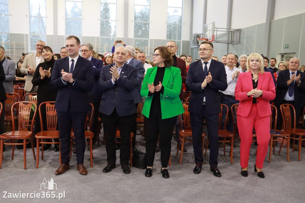 Fotorelacja: Uroczyste otwarcie hali sportowej przy Sp13 w Zawierciu