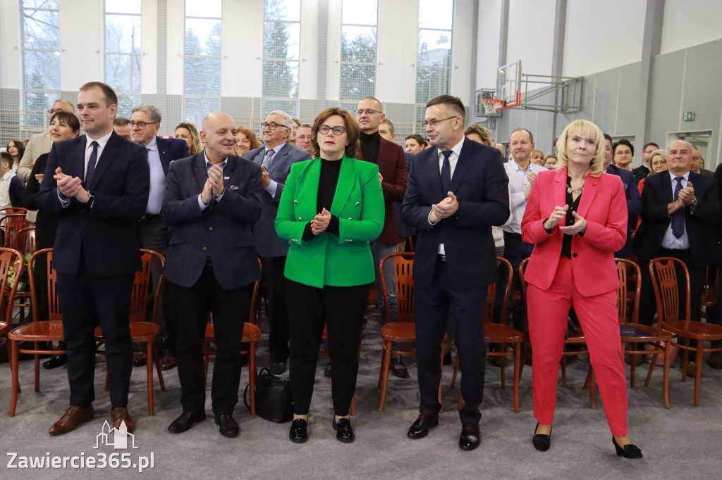 Fotorelacja: Uroczyste otwarcie hali sportowej przy Sp13 w Zawierciu