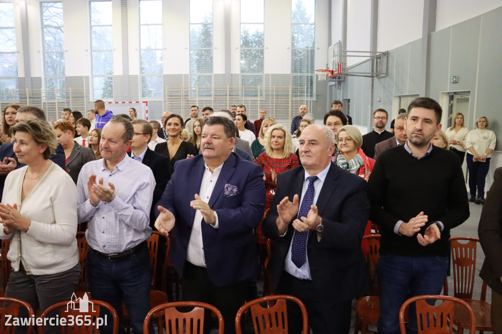 Fotorelacja: Uroczyste otwarcie hali sportowej przy Sp13 w Zawierciu