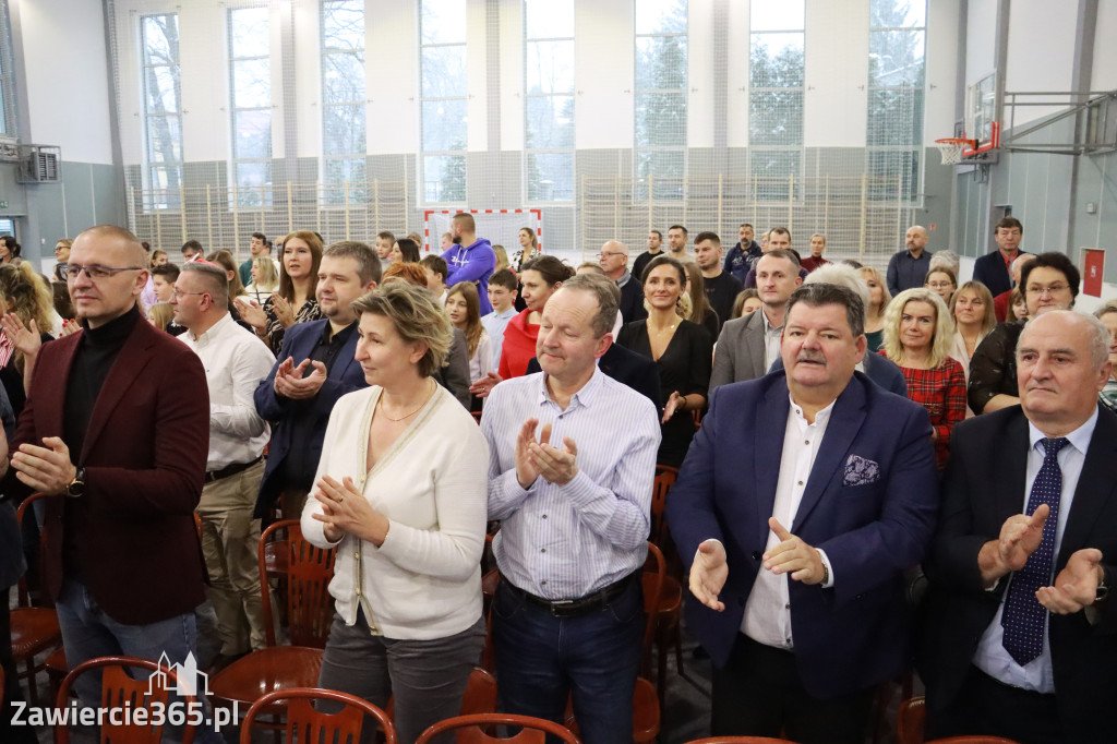 Fotorelacja: Uroczyste otwarcie hali sportowej przy Sp13 w Zawierciu