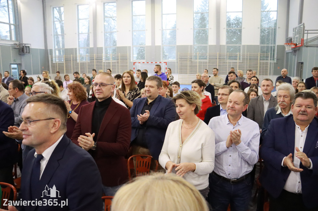 Fotorelacja: Uroczyste otwarcie hali sportowej przy Sp13 w Zawierciu
