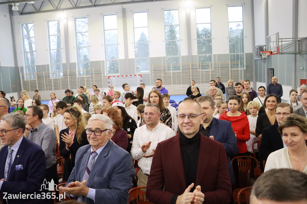 Fotorelacja: Uroczyste otwarcie hali sportowej przy Sp13 w Zawierciu