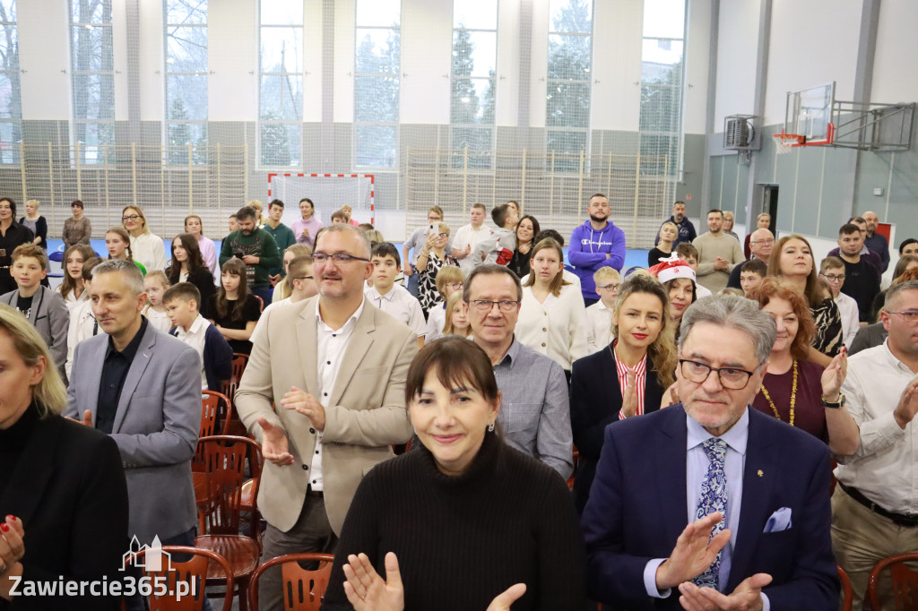 Fotorelacja: Uroczyste otwarcie hali sportowej przy Sp13 w Zawierciu