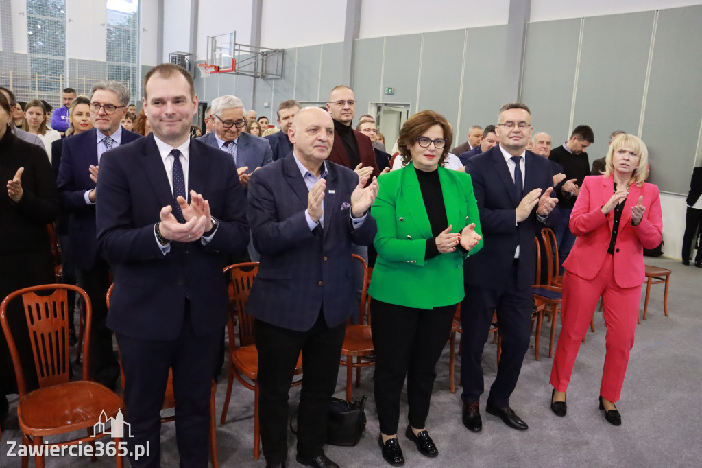 Fotorelacja: Uroczyste otwarcie hali sportowej przy Sp13 w Zawierciu