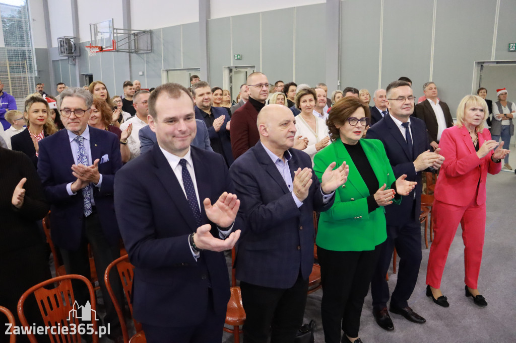 Fotorelacja: Uroczyste otwarcie hali sportowej przy Sp13 w Zawierciu