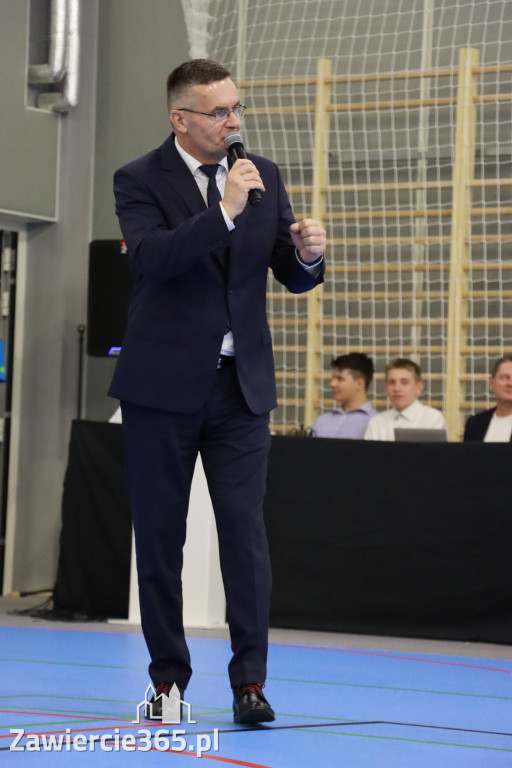Fotorelacja: Uroczyste otwarcie hali sportowej przy Sp13 w Zawierciu