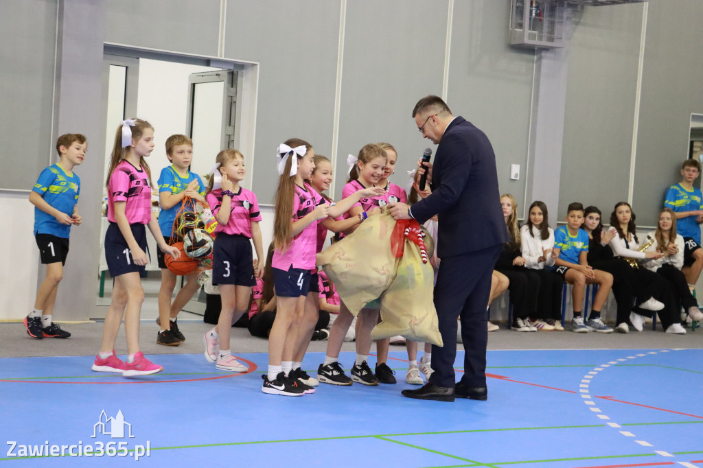 Fotorelacja: Uroczyste otwarcie hali sportowej przy Sp13 w Zawierciu