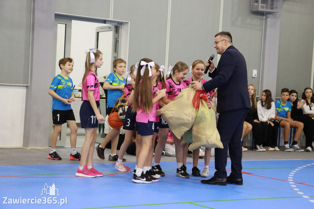 Fotorelacja: Uroczyste otwarcie hali sportowej przy Sp13 w Zawierciu