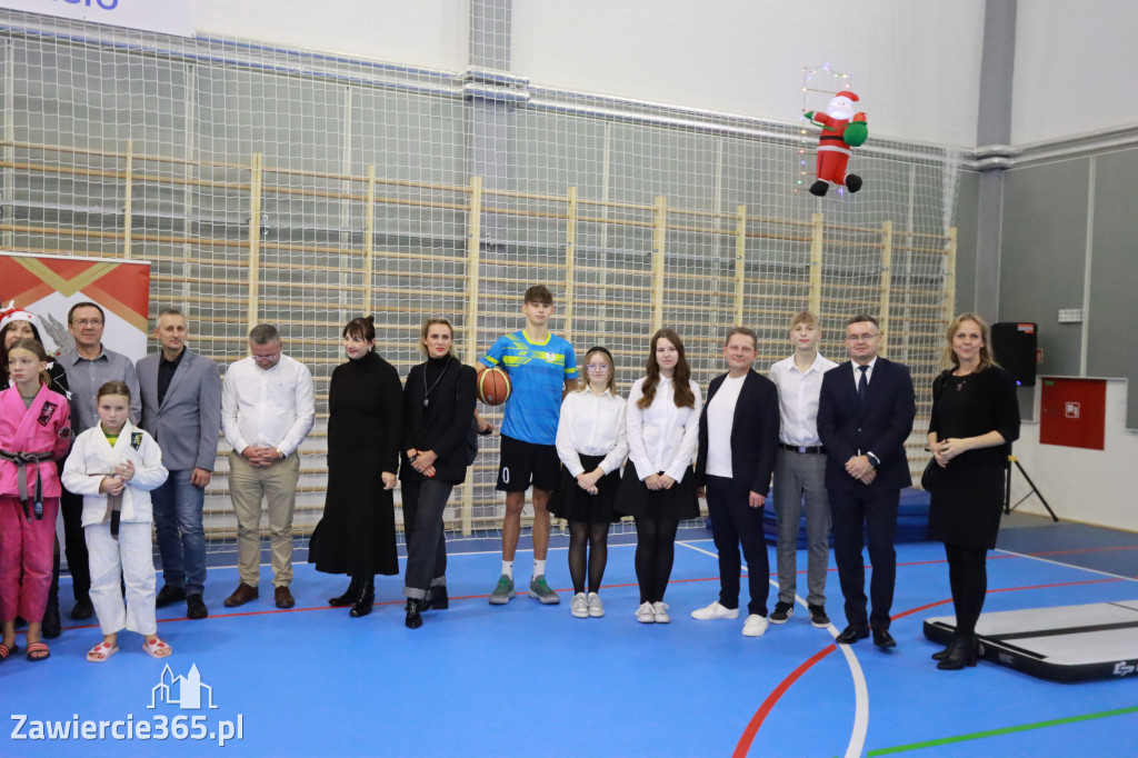 Fotorelacja: Uroczyste otwarcie hali sportowej przy Sp13 w Zawierciu