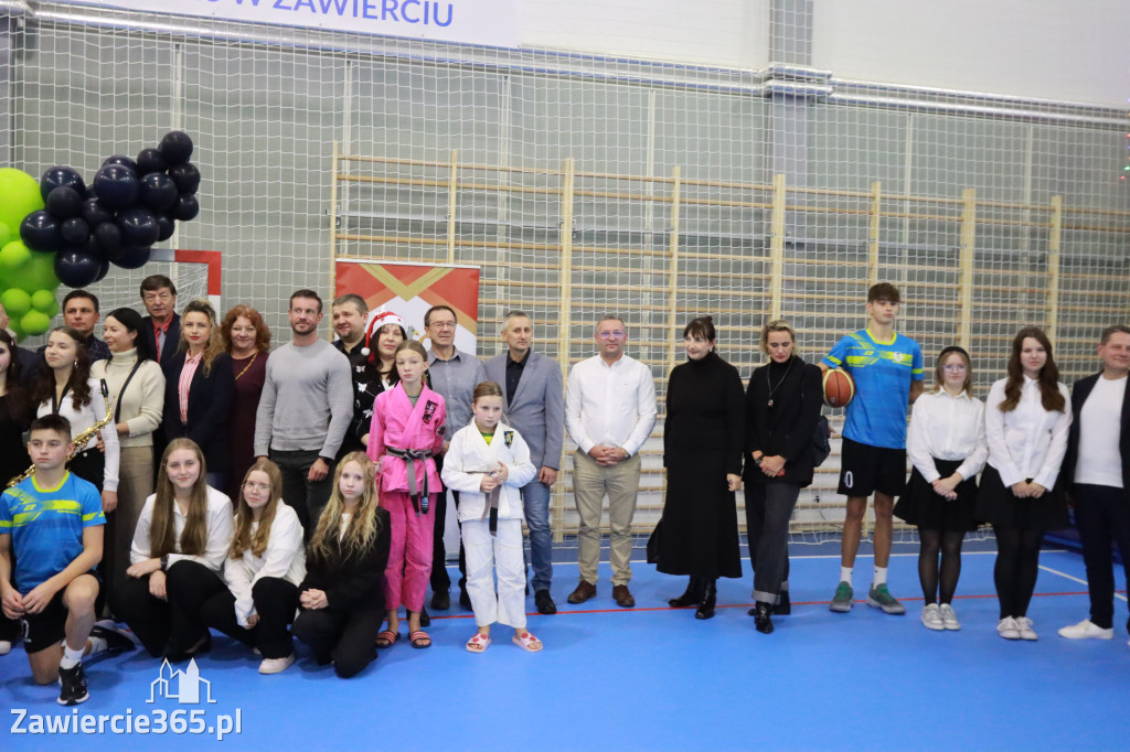 Fotorelacja: Uroczyste otwarcie hali sportowej przy Sp13 w Zawierciu