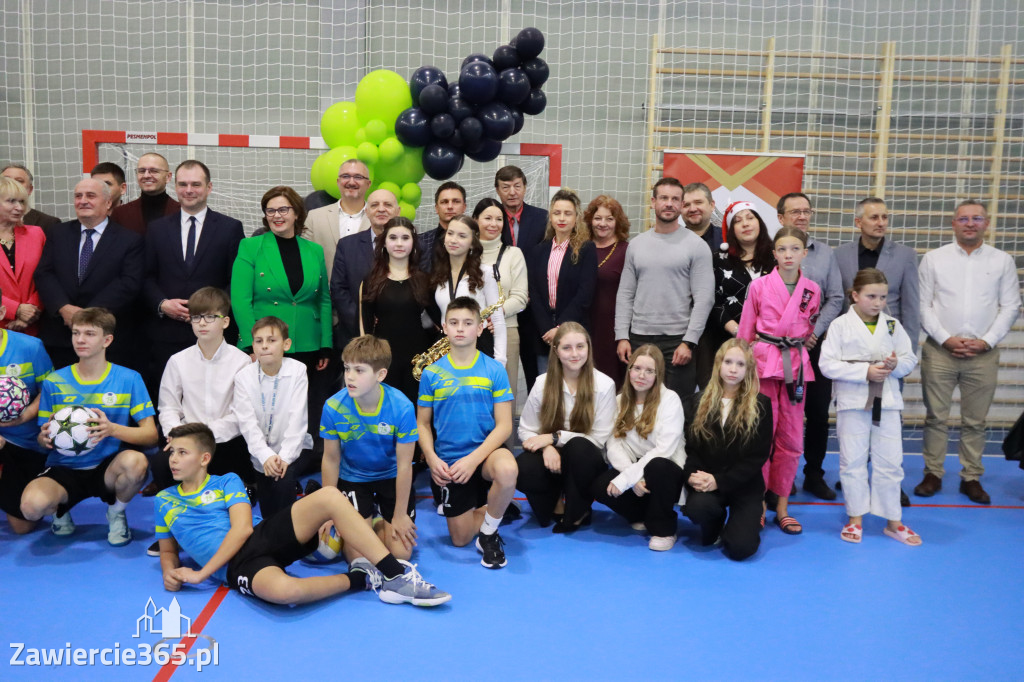 Fotorelacja: Uroczyste otwarcie hali sportowej przy Sp13 w Zawierciu