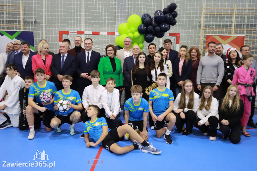 Fotorelacja: Uroczyste otwarcie hali sportowej przy Sp13 w Zawierciu