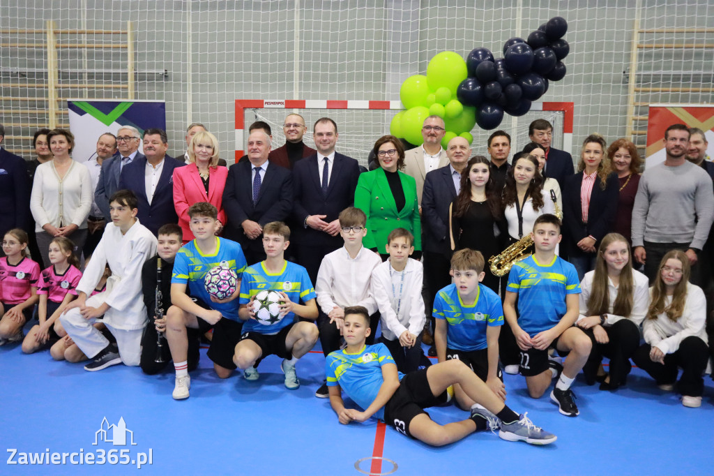 Fotorelacja: Uroczyste otwarcie hali sportowej przy Sp13 w Zawierciu
