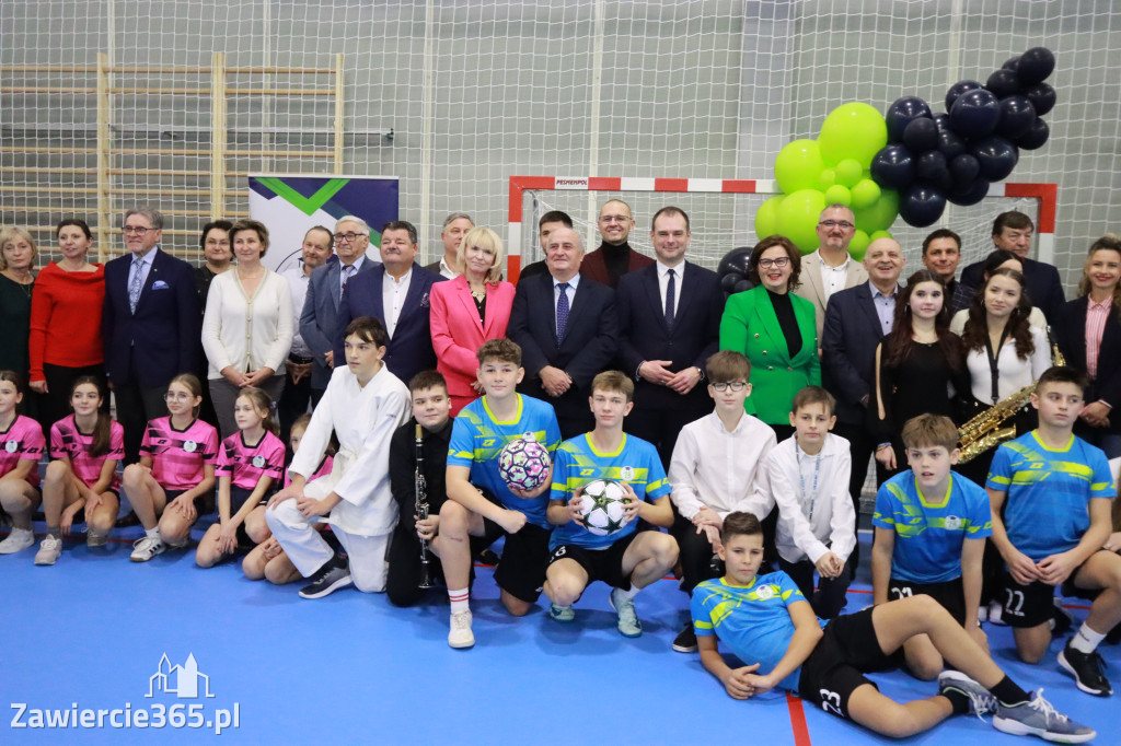 Fotorelacja: Uroczyste otwarcie hali sportowej przy Sp13 w Zawierciu