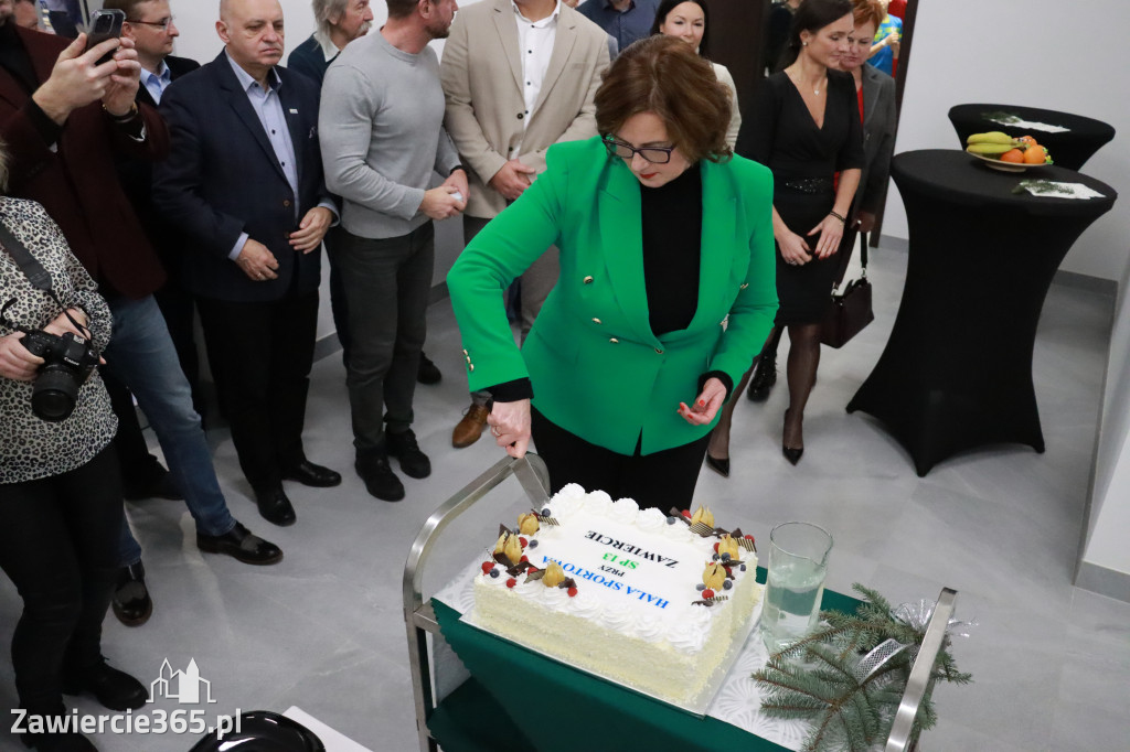 Fotorelacja: Uroczyste otwarcie hali sportowej przy Sp13 w Zawierciu