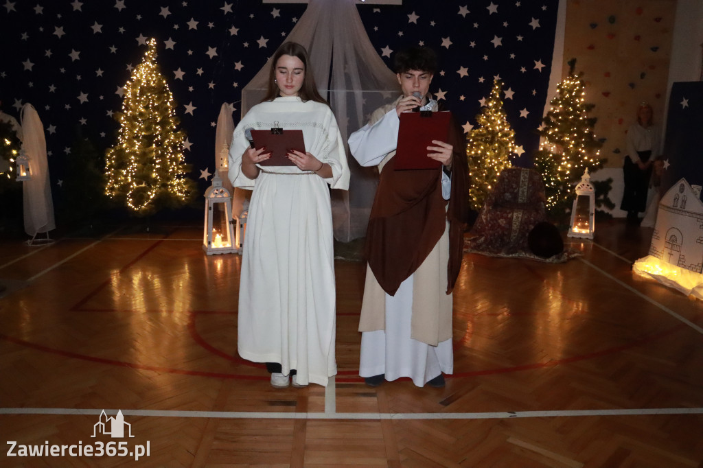 Fotorelacja: Jasełka i Jarmark Bożonarodzeniowy w Sp4