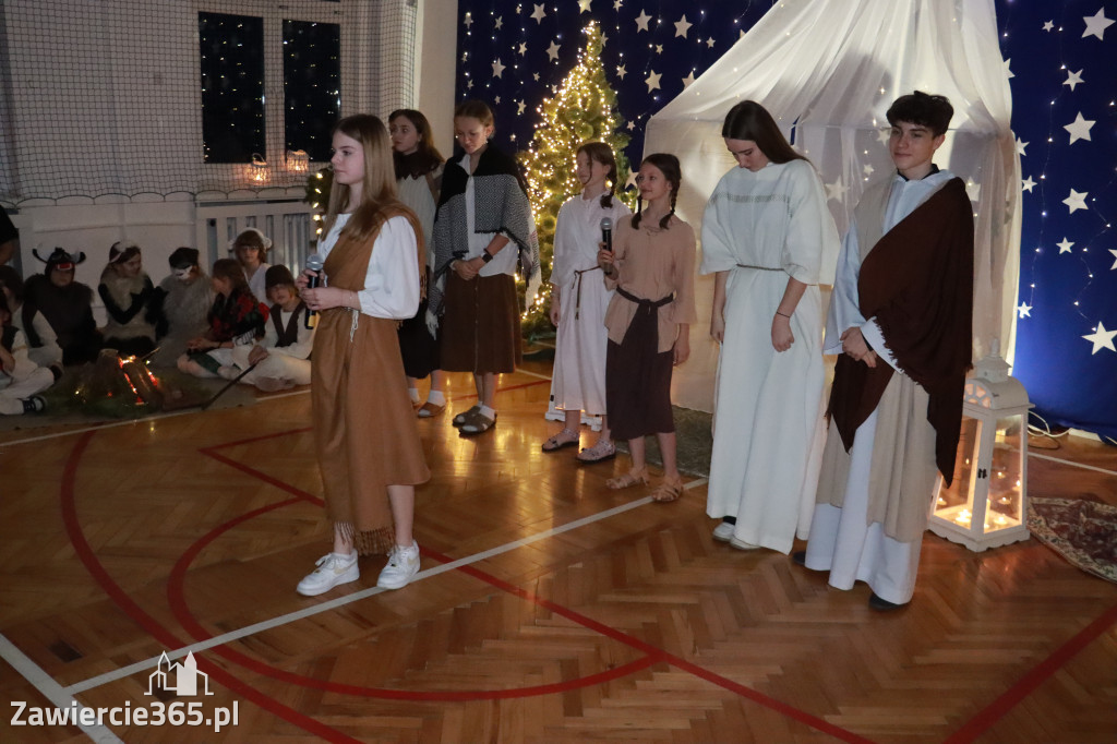 Fotorelacja: Jasełka i Jarmark Bożonarodzeniowy w Sp4