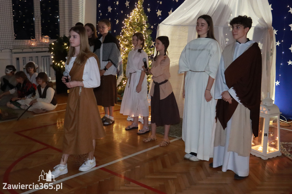Fotorelacja: Jasełka i Jarmark Bożonarodzeniowy w Sp4
