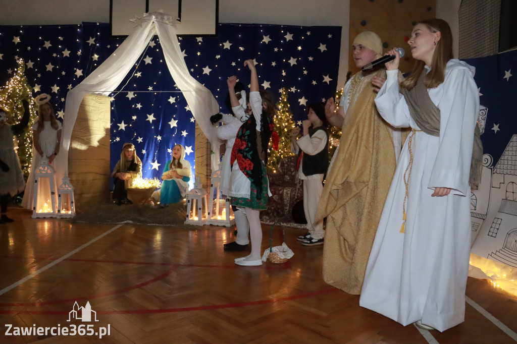 Fotorelacja: Jasełka i Jarmark Bożonarodzeniowy w Sp4