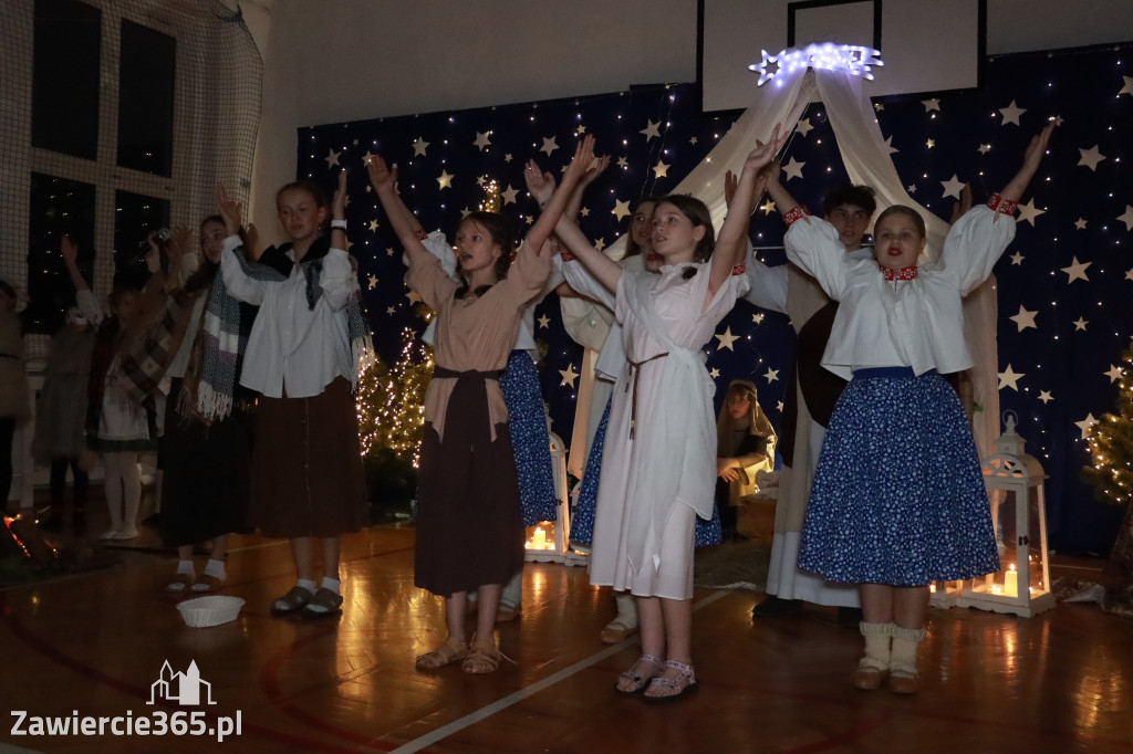Fotorelacja: Jasełka i Jarmark Bożonarodzeniowy w Sp4