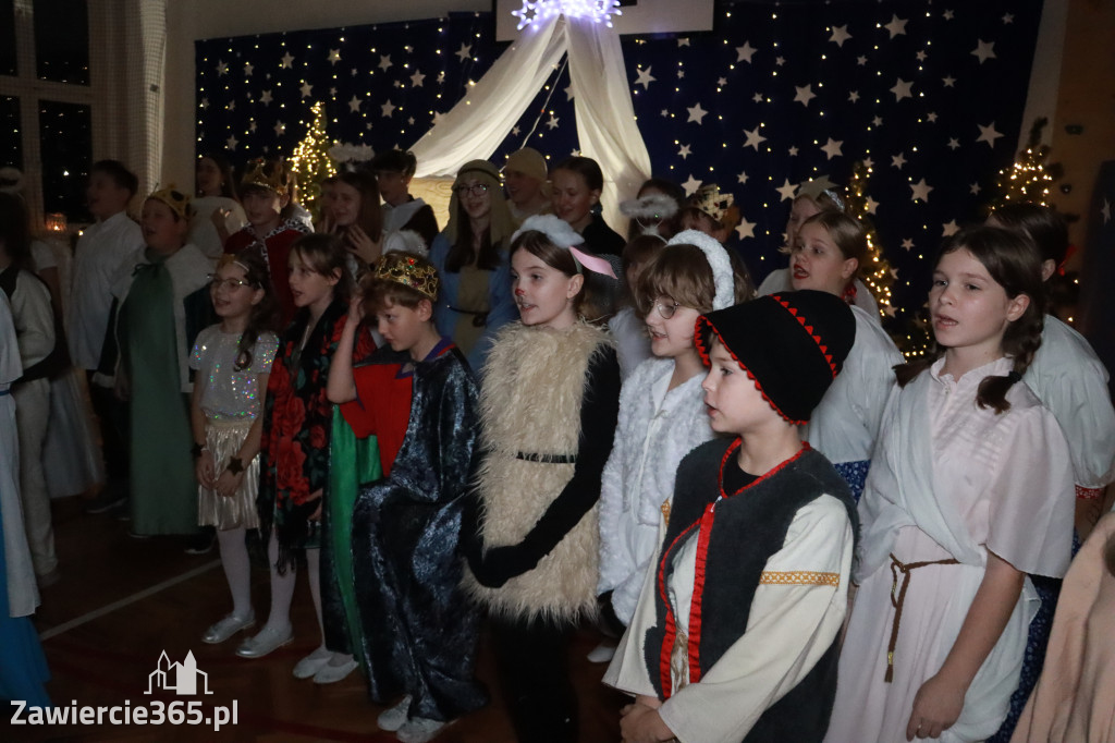 Fotorelacja: Jasełka i Jarmark Bożonarodzeniowy w Sp4