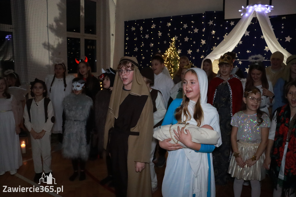 Fotorelacja: Jasełka i Jarmark Bożonarodzeniowy w Sp4