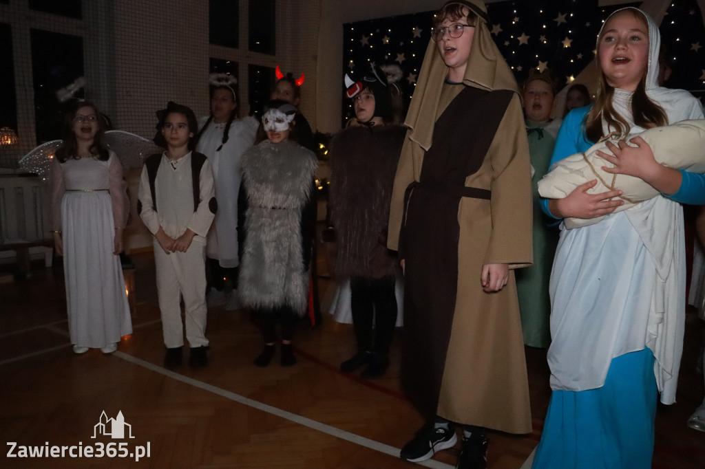 Fotorelacja: Jasełka i Jarmark Bożonarodzeniowy w Sp4