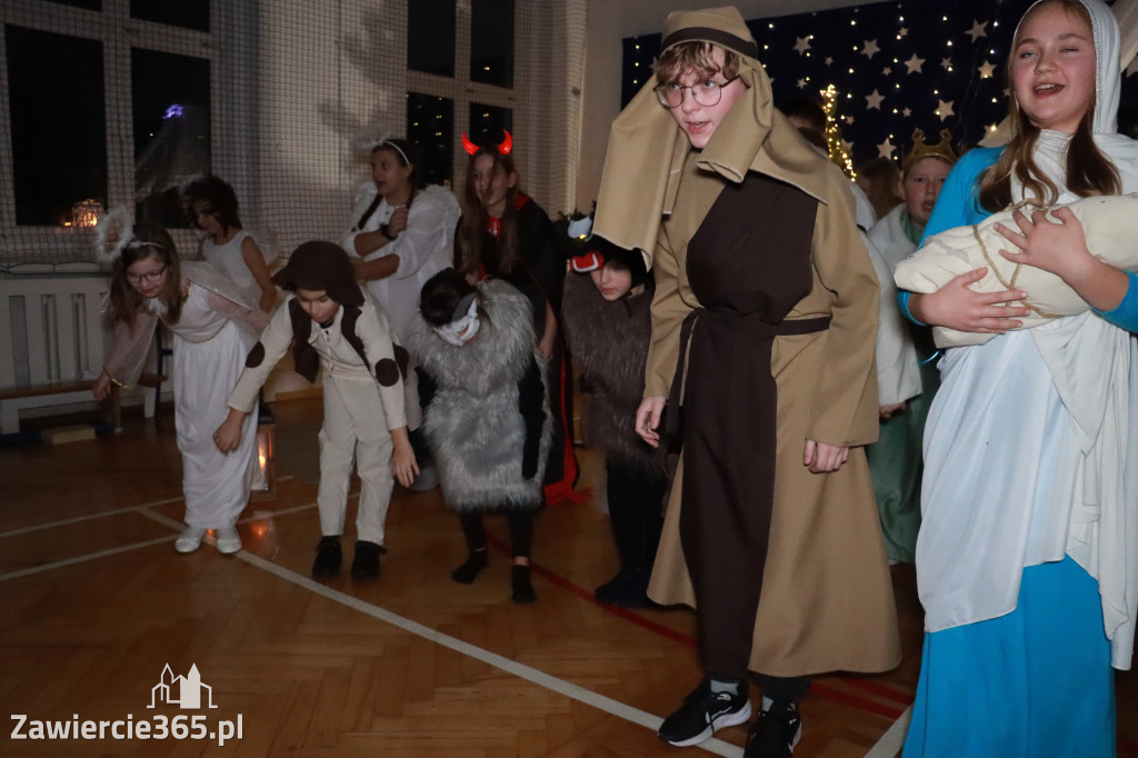 Fotorelacja: Jasełka i Jarmark Bożonarodzeniowy w Sp4