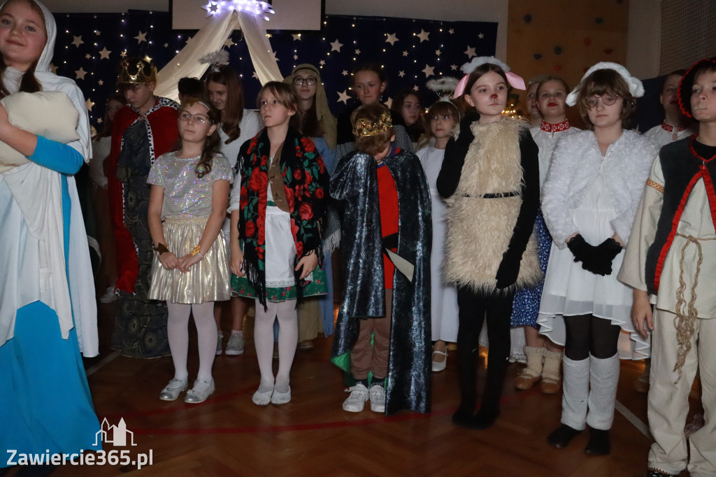 Fotorelacja: Jasełka i Jarmark Bożonarodzeniowy w Sp4