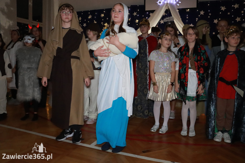 Fotorelacja: Jasełka i Jarmark Bożonarodzeniowy w Sp4