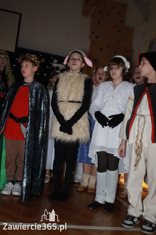 Fotorelacja: Jasełka i Jarmark Bożonarodzeniowy w Sp4