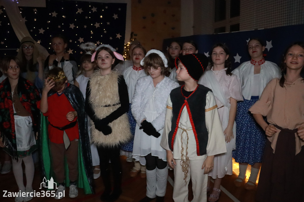 Fotorelacja: Jasełka i Jarmark Bożonarodzeniowy w Sp4